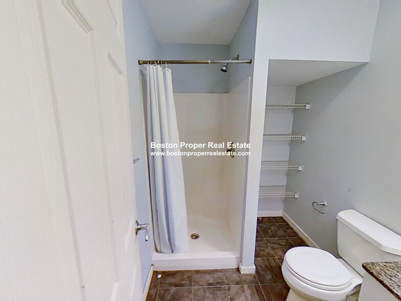 Building Photo - 461 Park Dr