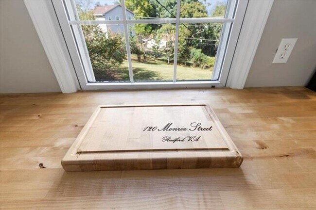 Building Photo - Radford, 3 BR / 2 BA, Available NOW