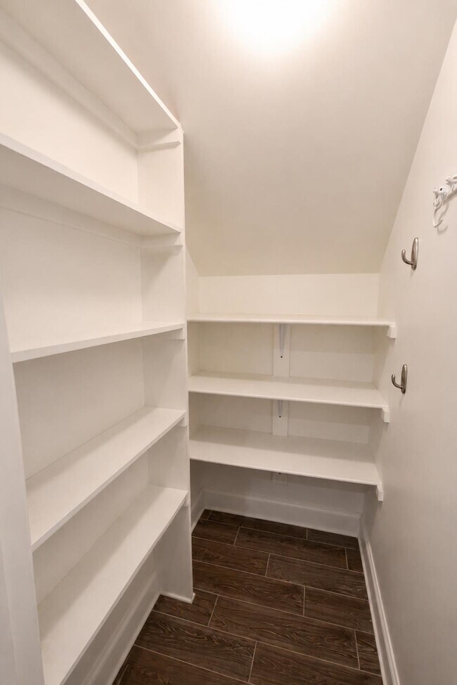 Building Photo - 36 Littleton Way