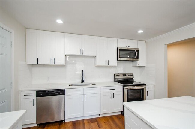 Building Photo - 4244 Lindsey Dr