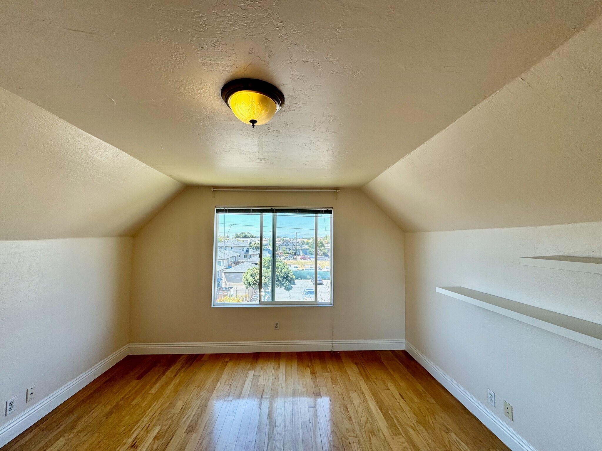 Building Photo - 1910 Union St