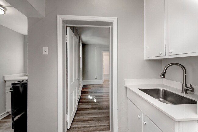 Building Photo - ? Only $899! Modern 1st-Floor Apartment with Covered Porch + Utilities Included?