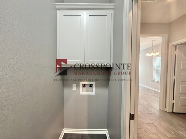 Building Photo - Tour Today! 2 Bedroom 2 Bath Duplex!
