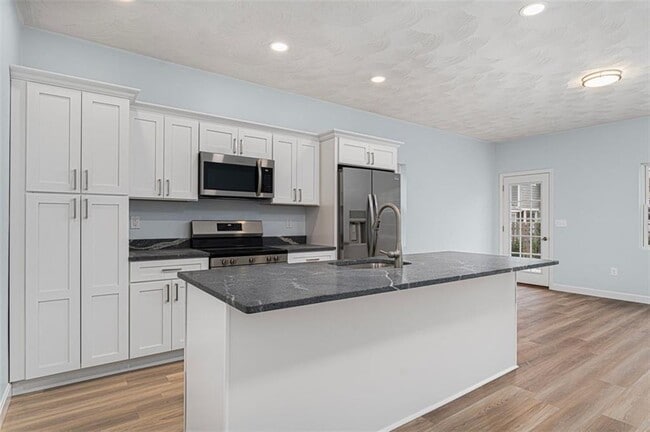 Building Photo - 45 Windsor Rd