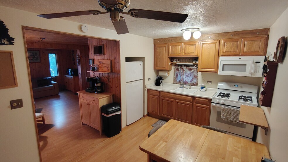 Building Photo - 937 Paramount Dr
