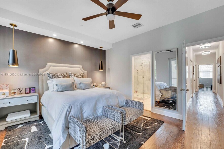 Building Photo - 2957 St Thomas Dr