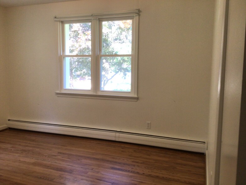 Building Photo - 43855 Bardmore Way