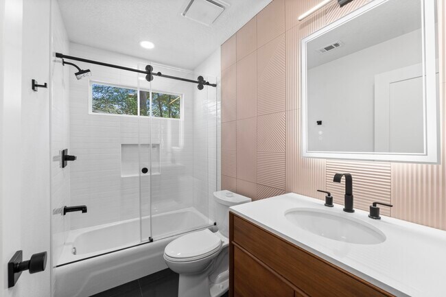 Building Photo - 2703 Crossvine Cir