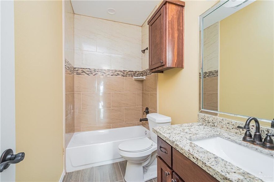 Building Photo - 420 Carlisle Ave