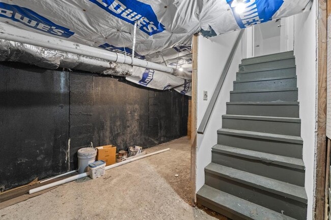 Building Photo - 1110 Somerset Ave