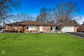 Building Photo - 304 W Golf Rd
