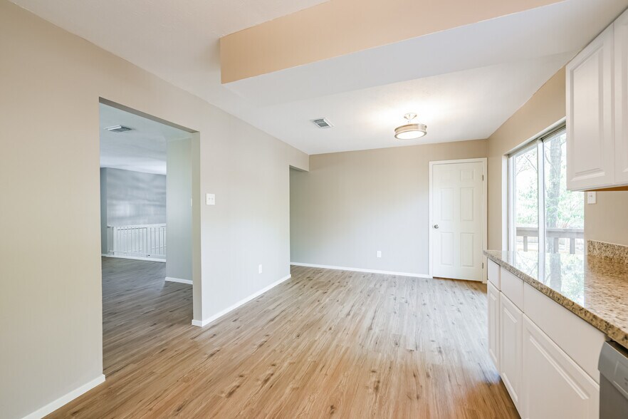 Building Photo - 2051 Oak Shores Dr