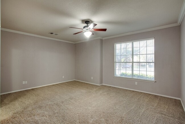 Building Photo - 4 bed Golf community for lease!