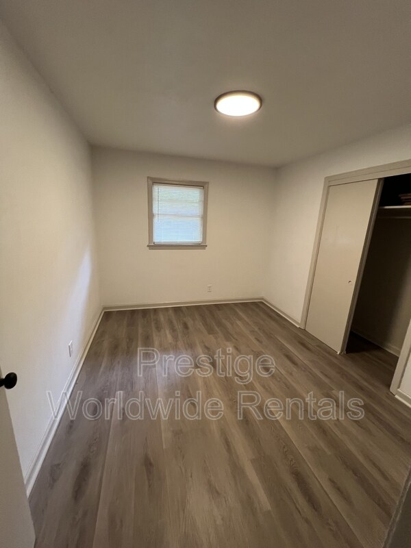 Building Photo - 2104 Wellborn Dr