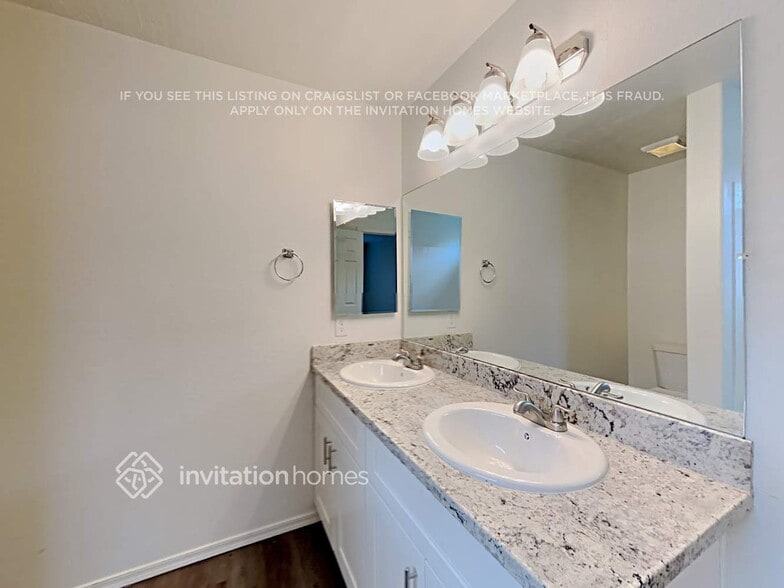 Building Photo - 927 S 239th Ln