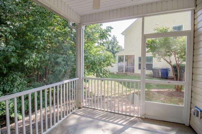 Building Photo - End Unit Townhome| 2nd Floor Loft Space | ...