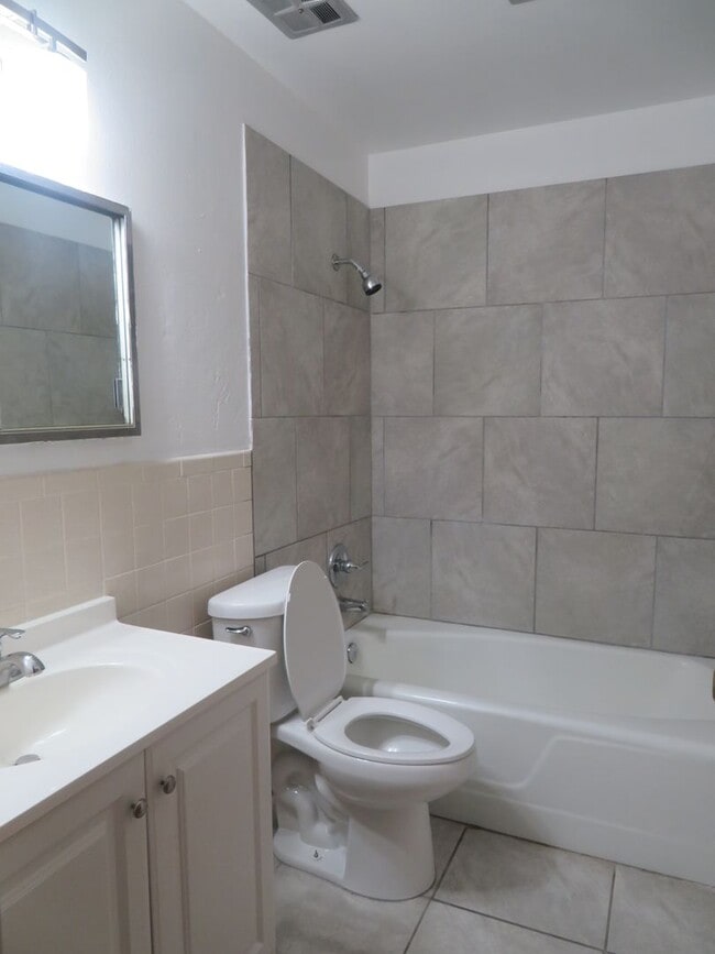 Building Photo - Clean 3 Bedroom 2 Bath Home For Rent