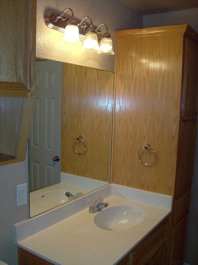 Building Photo - Spacious Duplex for Rent – Close to Clear ...