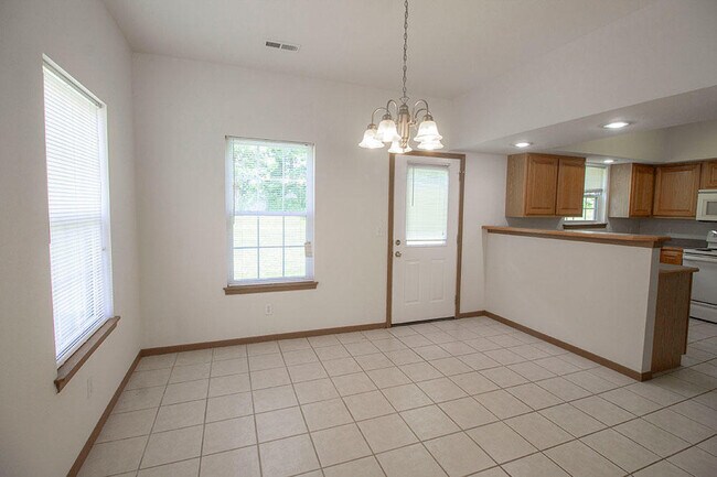 Building Photo - 5000 Derby Ridge Dr
