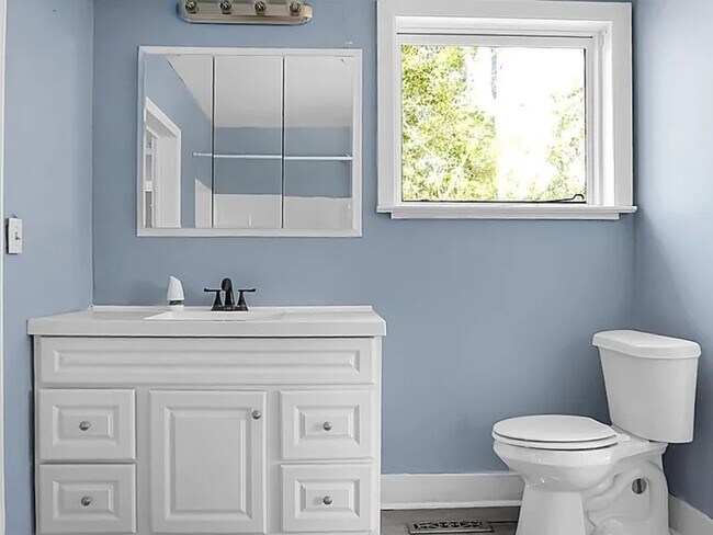 Building Photo - 407 Hayne St