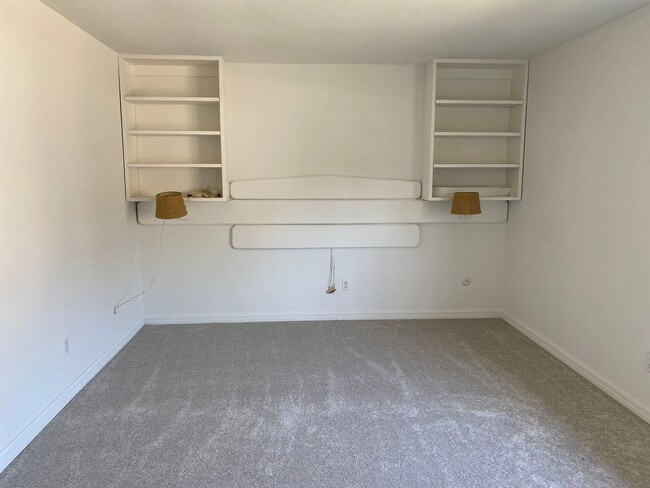 Building Photo - Single Story Duplex in Cardiff