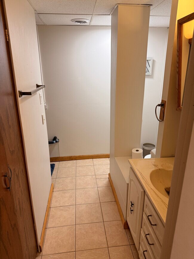 Building Photo - 5039 W Clayton Rd