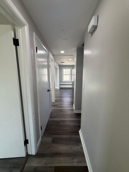 Building Photo - 115 Marconi St