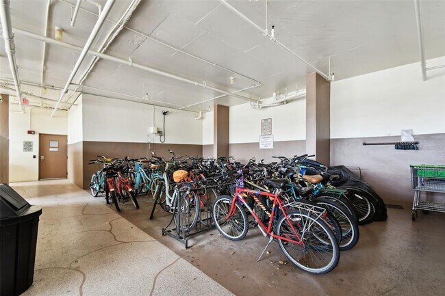 Building Photo - 255 Dolphin Point
