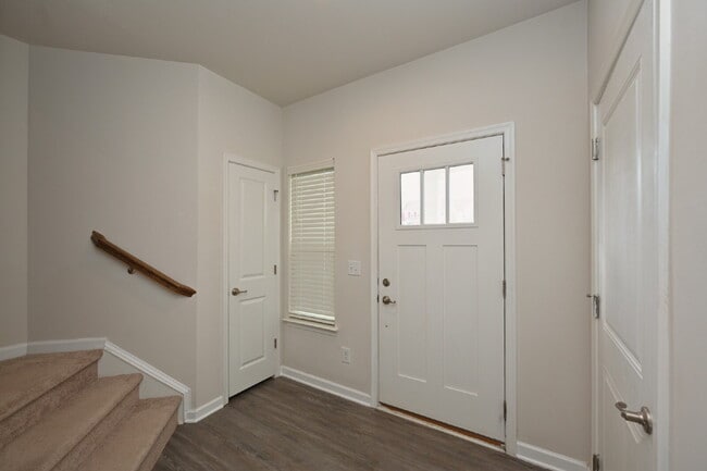 Building Photo - 633 Exmoor Dr