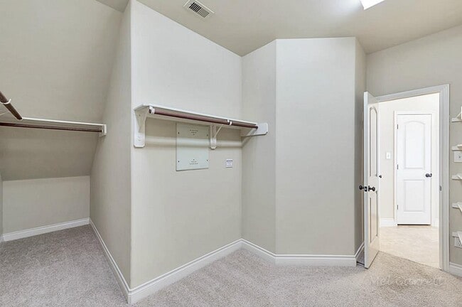 Building Photo - 28810 Davenport Dr