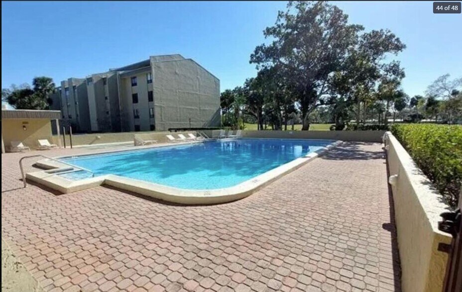 Building Photo - 13618 Greenfield Dr