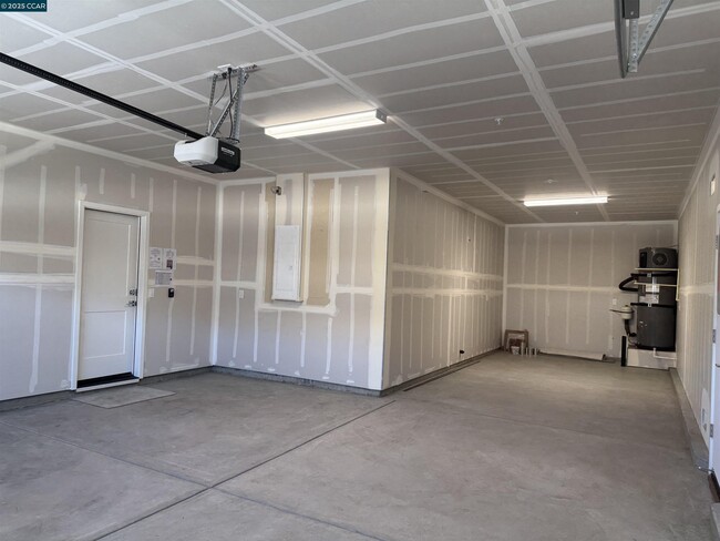 Building Photo - 140 Labrusca Dr