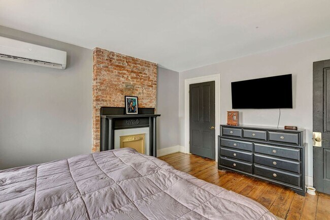 Building Photo - Charming 3BR Duplex in Covington