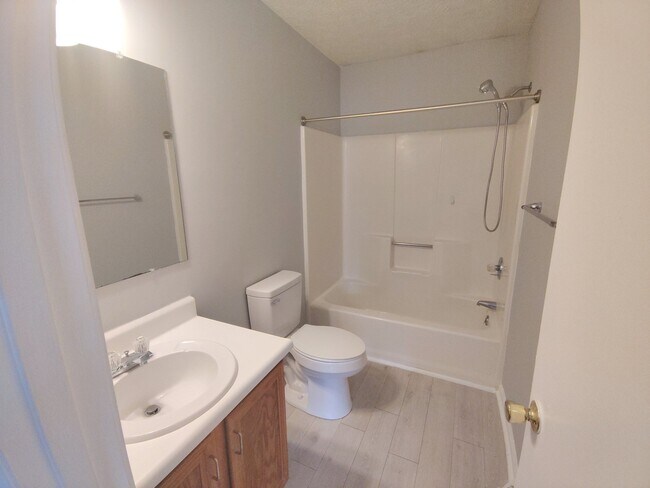 Building Photo - 16 Duiguid Dr