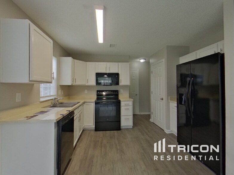 Building Photo - 5203 Holbert Cir