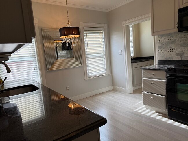 Building Photo - 38 Russell St