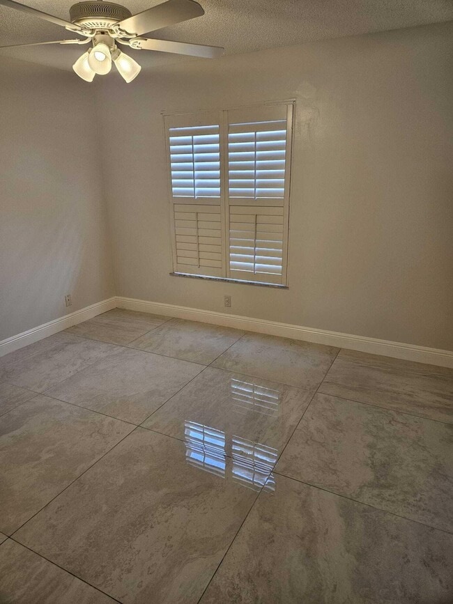 Building Photo - 5293 Oakmont Village Cir