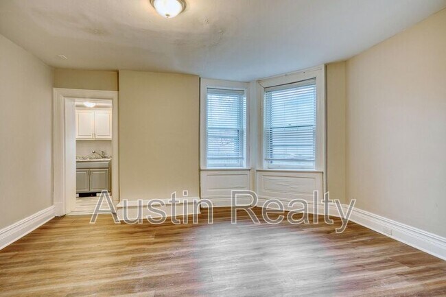 Building Photo - 322 N Newstead Ave