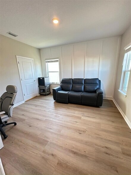 Building Photo - 33805 Astoria Cir