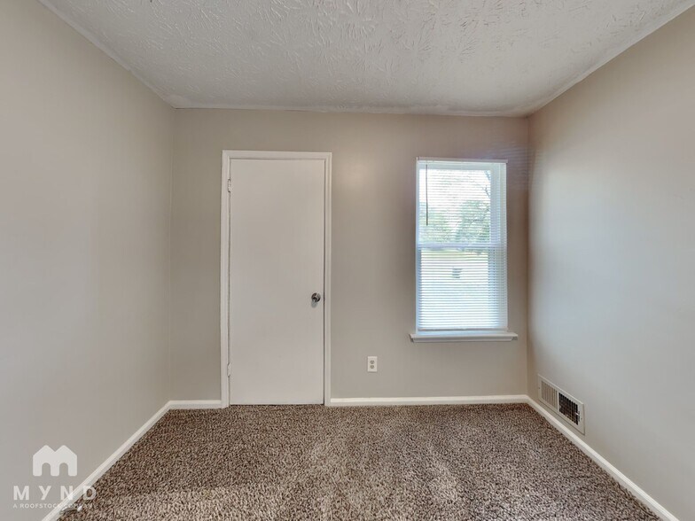 Building Photo - 2262 New Castle Cir