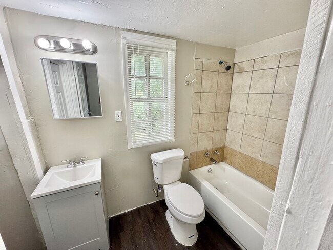 Building Photo - 1584 Rayburn St