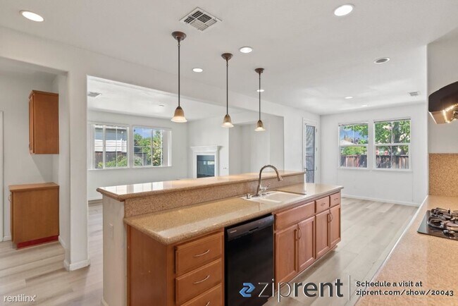 Building Photo - 5 br, 3 bath House - 351 Clarence Bromell ...