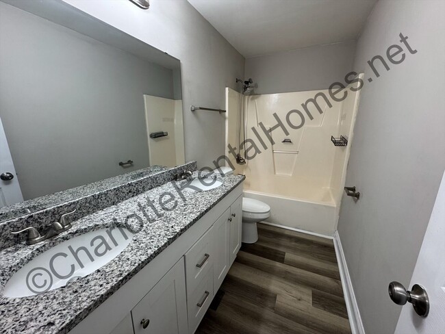 Building Photo - Nice updated ranch home