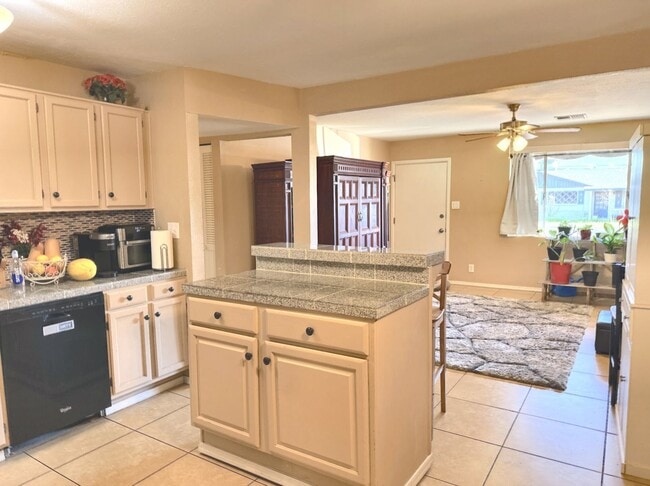 Building Photo - OPEN 8-2-25  12-1PM; Remodeled 4Br-2Ba hou...