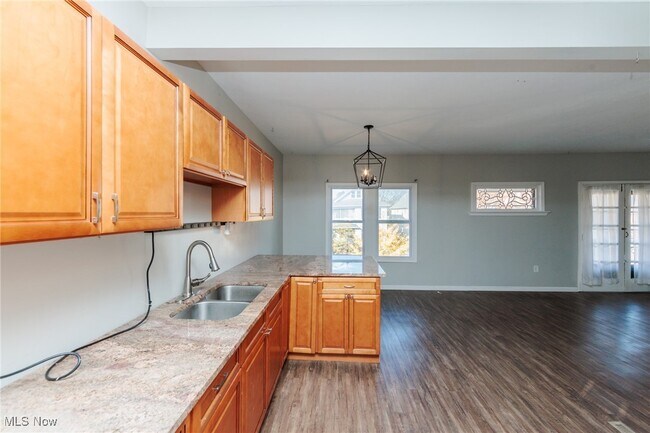 Building Photo - 2035 Chesterland Ave