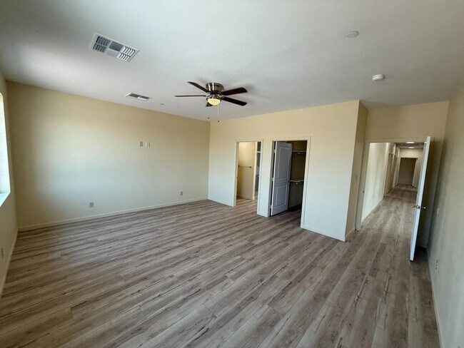 Building Photo - 520 Figueroa Ave