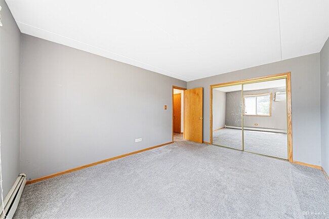 Building Photo - 5324 Waterbury Dr