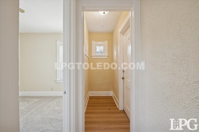 Building Photo - 4017 Overland Pkwy