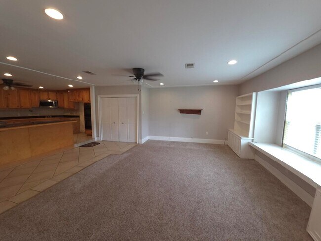 Building Photo - 926 Pecan St