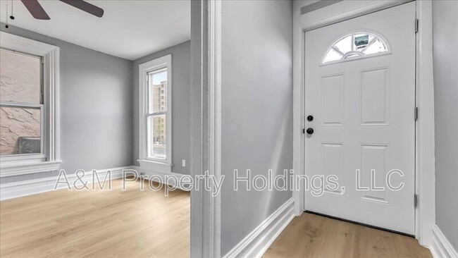 Building Photo - 841 Jackson St
